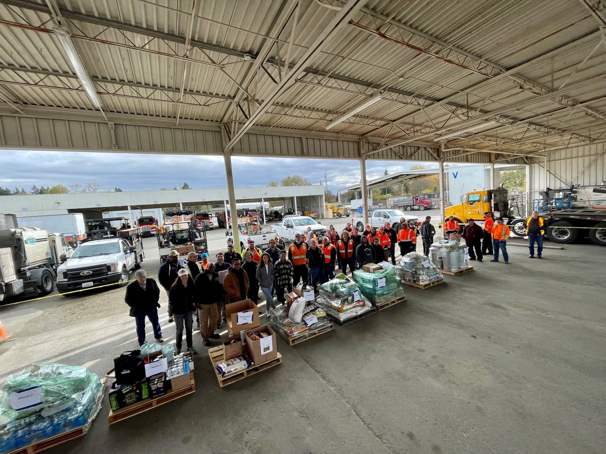 kcroads's tweet photo. ✅it out: our Roads Maintenance teams collected nearly 2⃣ tons of nonperishable donations during their inaugural food drive this month. This heartfelt act of teamwork benefits @FoodLifeline

Some folks helped our furriest friends 🐶😺 by giving pet food for @KingCountyPets https://t.co/gaK7PpQFKz