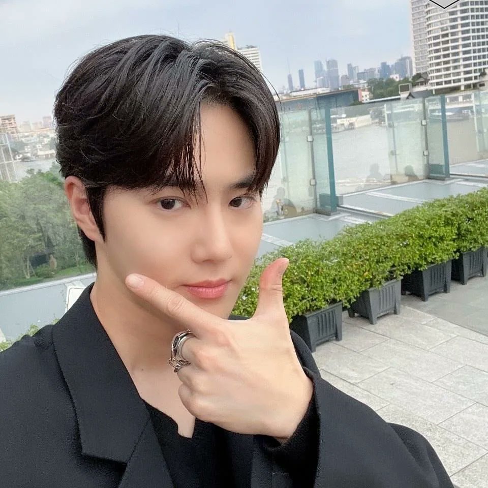 yourmoonlight_9's tweet photo. @Genius_kor "...Let's love forever. Even when we're reborn, let's reborn as EXO and EXO-L again" โ Suho โก
#SUHO #์ํธ
#10YearsWithSUHO
@kimjuncotton
#AmazingSoLo
#singersongwriter
#kidols #vocalist
#ostkdrama
#Sunbaenim #์ ๋ฐฐ๋
#AlwaysAndForeverEXO
#EXOWeAreOneDecade
#1ฮX0
#ThankYouSUHO https://t.co/RGsSsCj65F