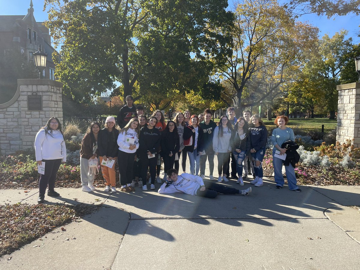 tgrabes17's tweet image. .@IL_Wesleyan thanks for taking our @CLSouthHS @AVID4College students this afternoon!