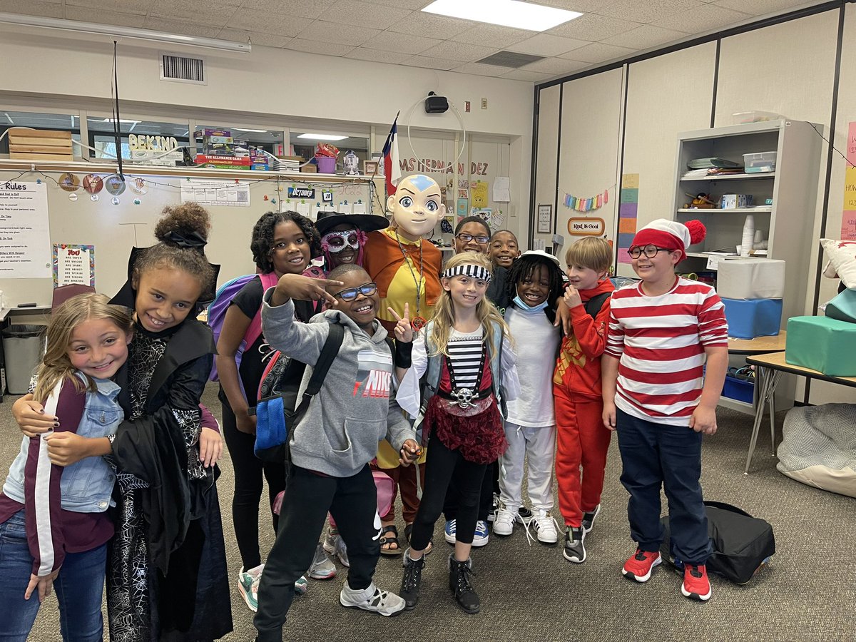 Storybook characters all around 3rd grade today ! <a href="/OE3rd/">OE 3rd GRADE</a> <a href="/HumbleISD_OE/">Oaks Elementary</a>