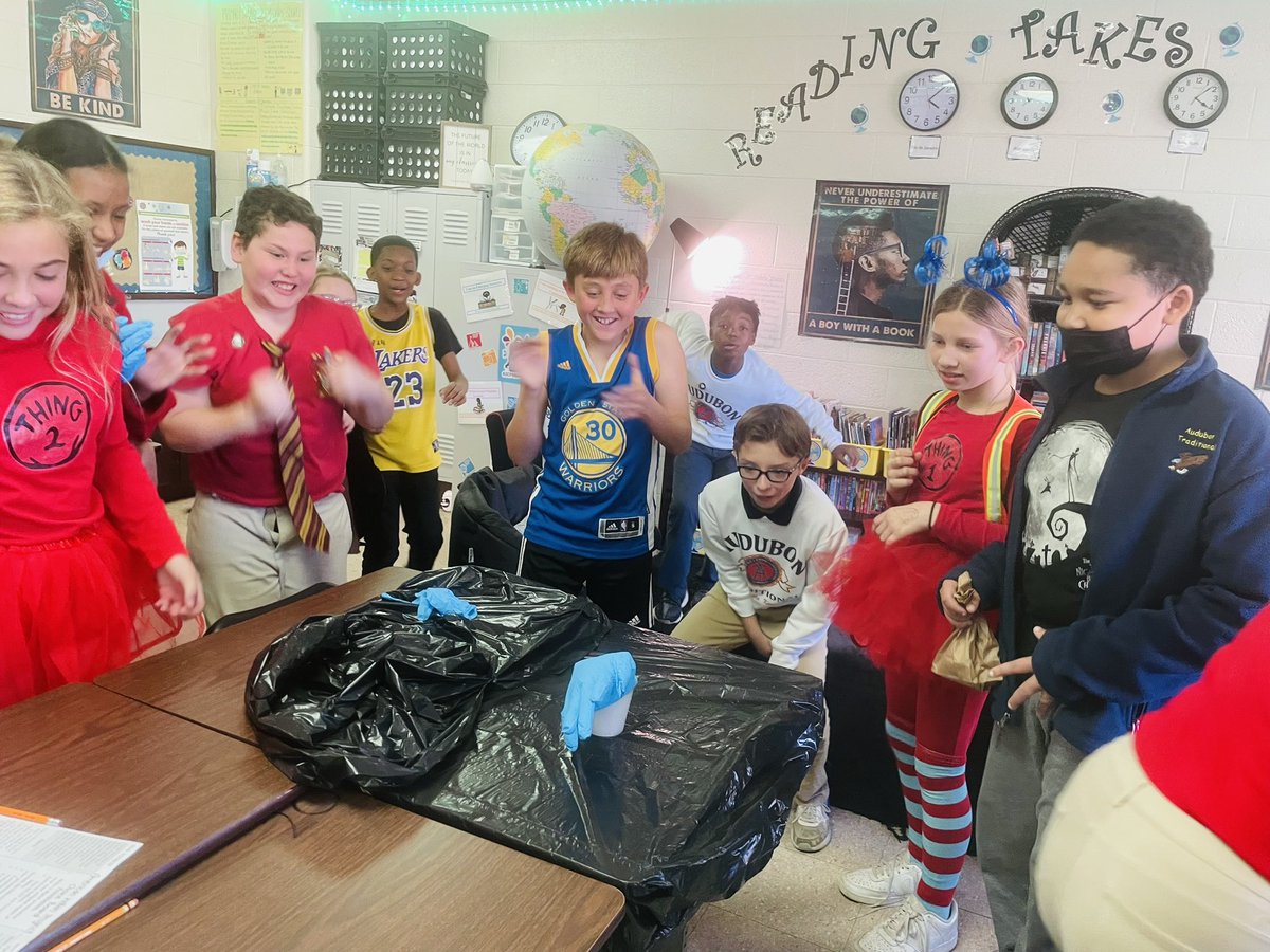 BlackBirdEdu's tweet photo. I love facilitating this kind of #joy! #Frankenstein Hand Experiment. #RedRibbonWeek #IamJCPS #ilovemyjob @AudubonES @JCPSKY https://t.co/9fWFUYdMzH
