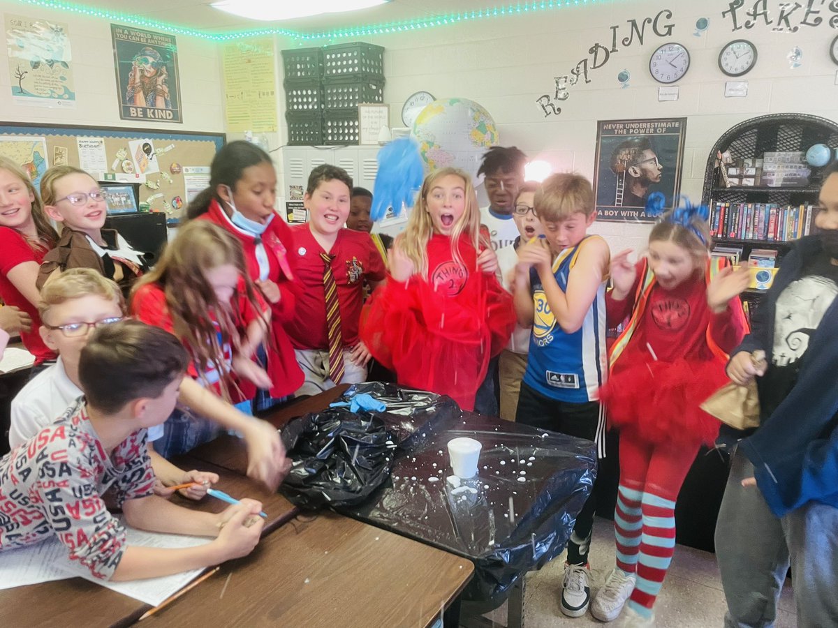 BlackBirdEdu's tweet photo. I love facilitating this kind of #joy! #Frankenstein Hand Experiment. #RedRibbonWeek #IamJCPS #ilovemyjob @AudubonES @JCPSKY https://t.co/9fWFUYdMzH