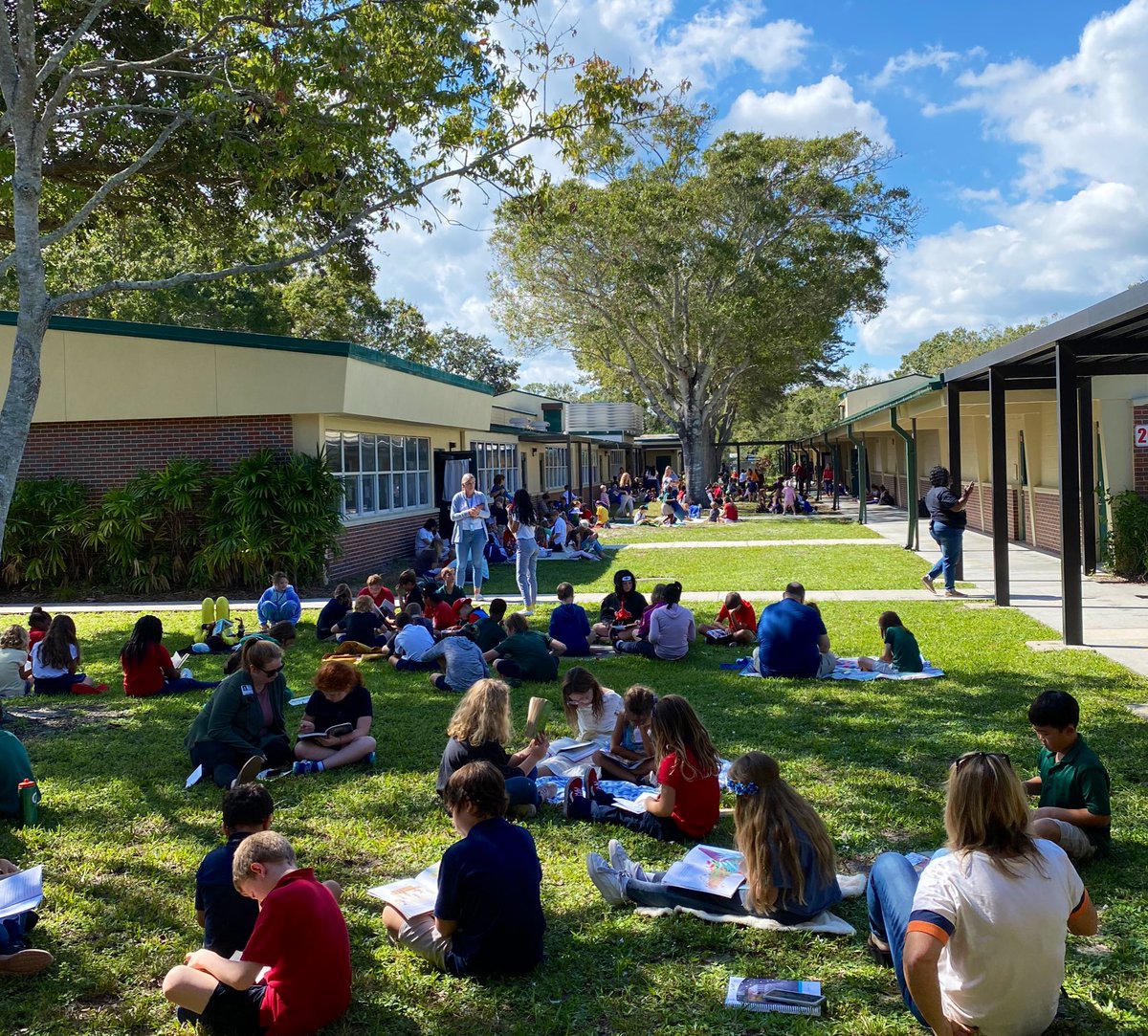 vb_jc's tweet photo. Our pawsome 🐾families, students, and staff dressed as their favorite literary characters participated in Literacy on the Lawn this week @RosewoodMagnet. 📚 https://t.co/HCkTchcJ1T