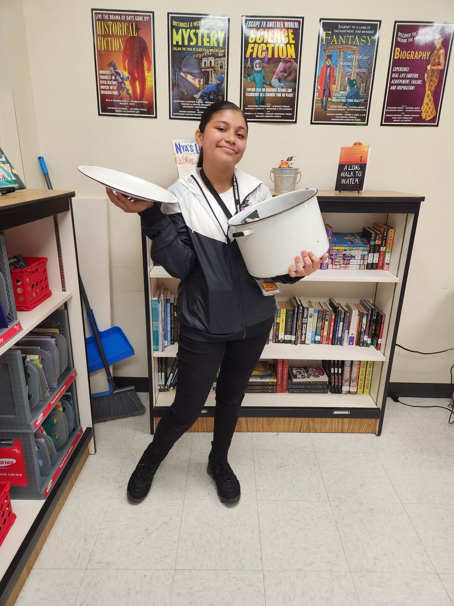 ms_wroblewski's tweet photo. Anything But a Backpack Day! Students traded their backpacks for a shopping basket, a cooking pot, rolling cart, and a decorated Halloween themed cart! Awesome ideas! @IMS_Indians https://t.co/ADxkBk1qeZ