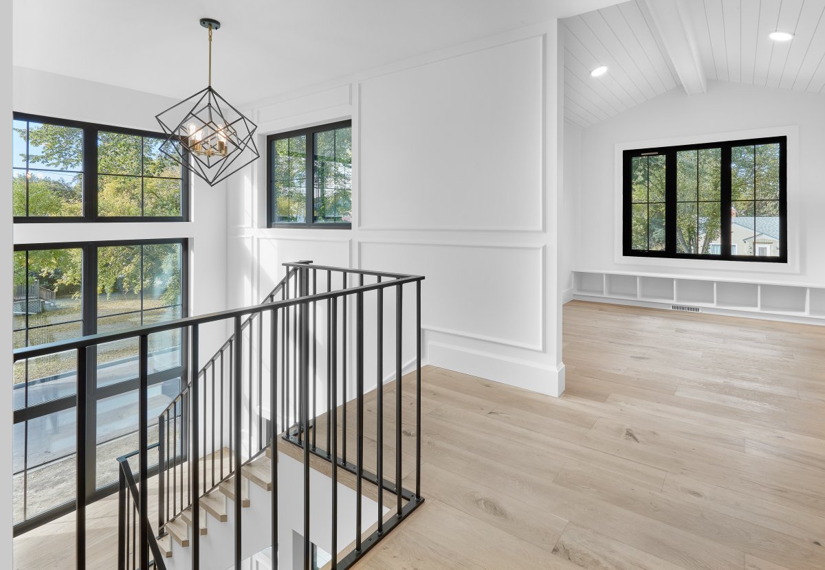 V I E W S

We can't take our eyes off this staircase. All of the little details and thought that went into planning this, was so worth it!