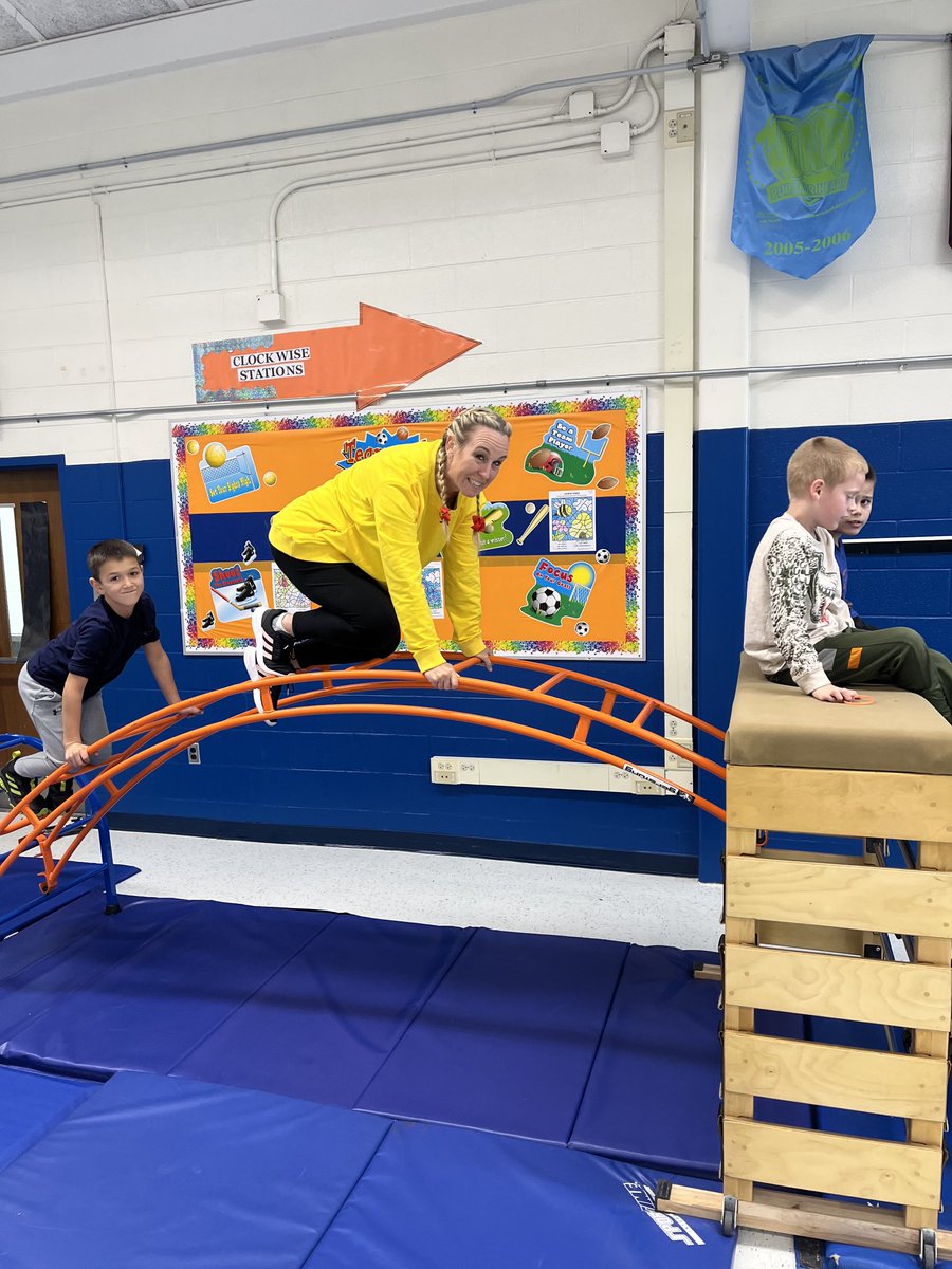 ChipPhillips11's tweet photo. Our principal is more fun than yours! Thanks to ⁦@FCPSBFockler⁩ for joining #TeamLES on the Whittle! ⁦@FCPS_ElemHPE⁩ https://t.co/6jBN3FWsX2