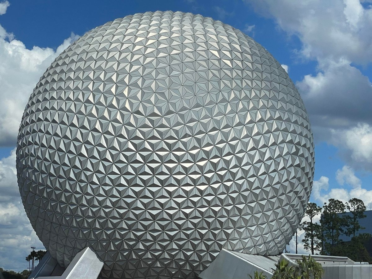 Fun fact Friday! Did you know... Walt Disney was an avid golf fan. Don't believe us? One word. EPCOT. ⛳️  #Disney #golf #golfing #golfers