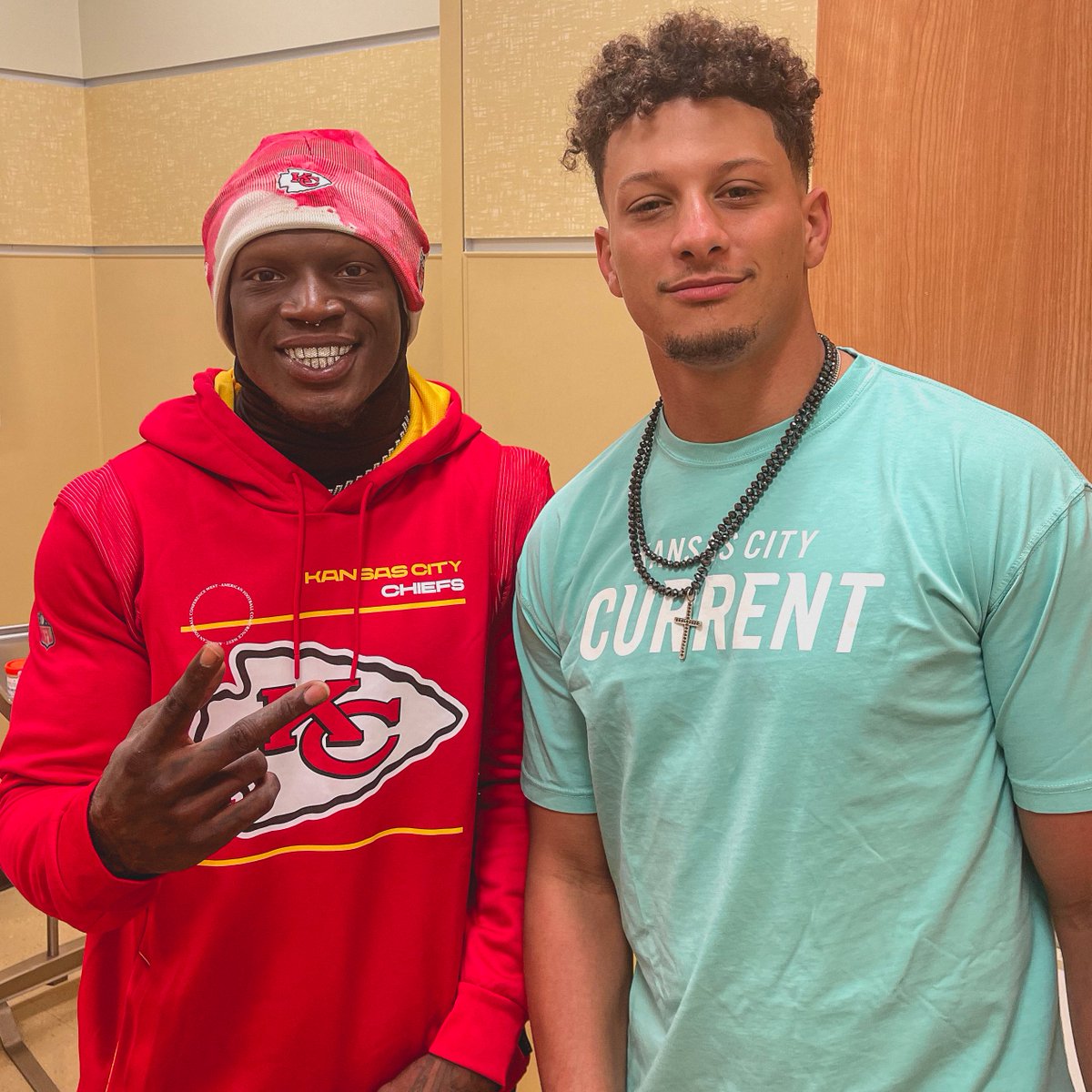 .@PatrickMahomes 🤝 @0fficialC2N