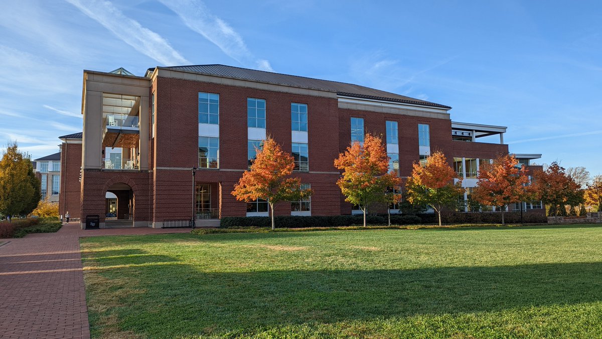 LibertyULibrary's tweet image. Don't forget to set your clocks back an hour before you go to bed tonight! Who is excited about an extra hour of sleep? #TimeChange #FallBack #LibraryViews #JFLibrary