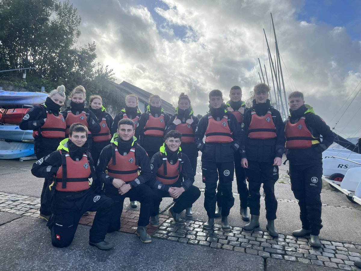 AGysho's tweet photo. Pa ffordd well o orffen hanner tymor hir na chael bod allan efo criw TGAU yn mwynhau eu hunain. @plasmenai #profiadau #chwerthin #gwlychu #mêts https://t.co/DjNvaM5CkQ
