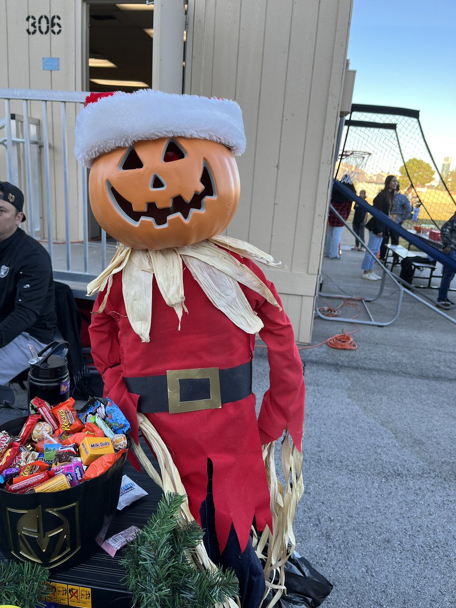 thiriotes's tweet photo. What a wonderful Thiriot Carnival last night! Such a great turn out! Thank you all! @CCSDCommunity @CCSDFoodService @ClarkCountySch @barry_bosacker @thiriotes https://t.co/YyvSalBc4D