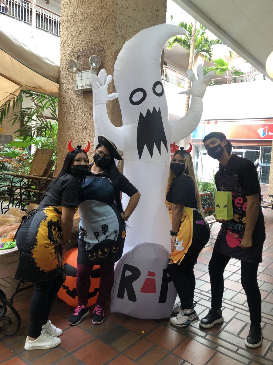 Pcandiluz's tweet photo. Disfruta Halloween en Candiluz con nuestras promociones en Pastas y Pizzas en Horno de leña. #halloween #candiluz #hallacas #hamburguesas #pizzas #vino #postres https://t.co/2c7FoCc6RH