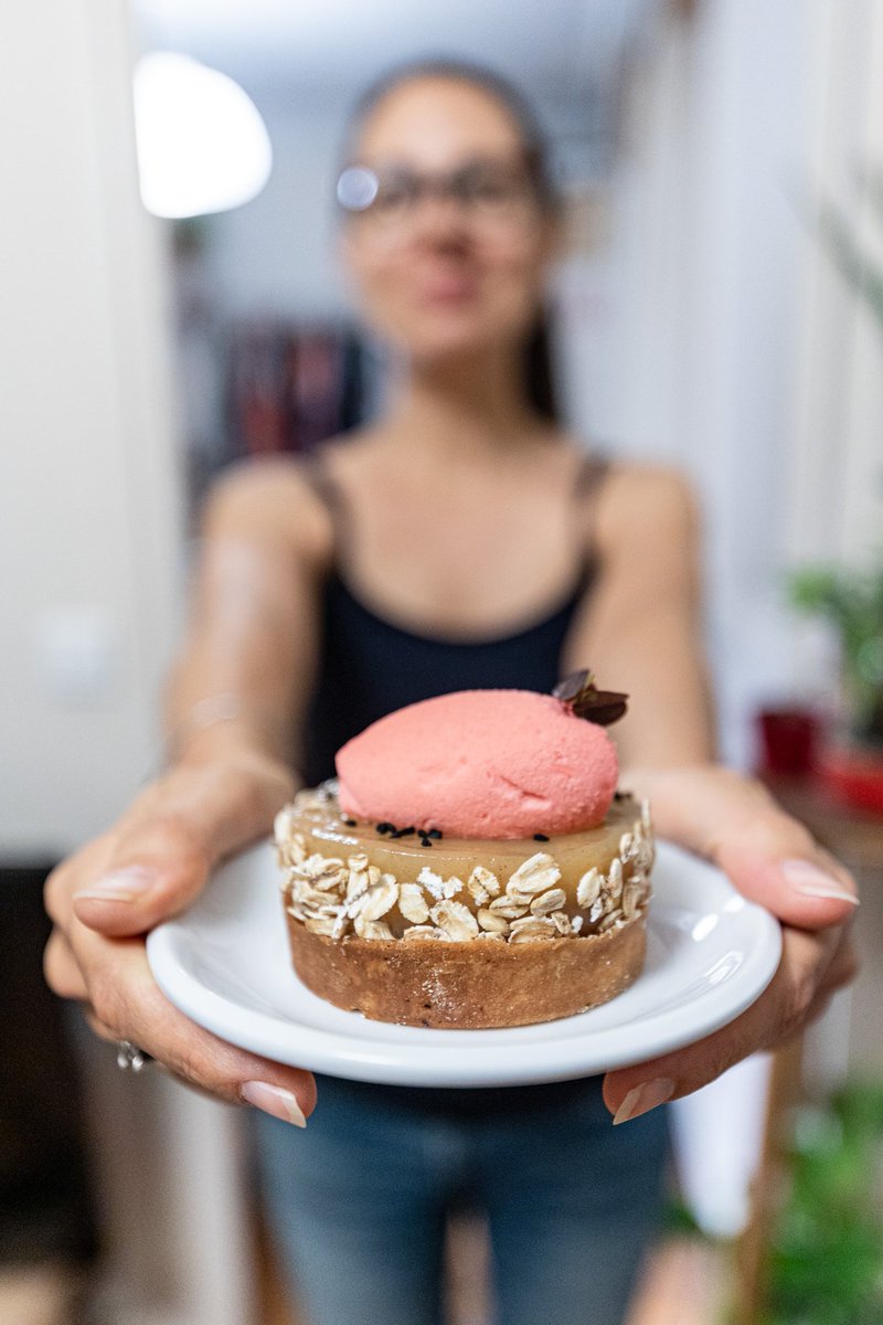 MelleBonPlan's tweet photo. A découvir jusqu'au 30/10 dans la boutique parisienne #Panade du pâtissier Chef Merouan (#topchef 2010) la création Paris-Lyon en collaboration avec #Trainline qui célèbre les trajets en train #parislyon 🚅🚂🚆😋
📍Panade, 35 rue Violet 75015 #Paris
📷 @NicolasDiolez https://t.co/EYiZr7NUzI