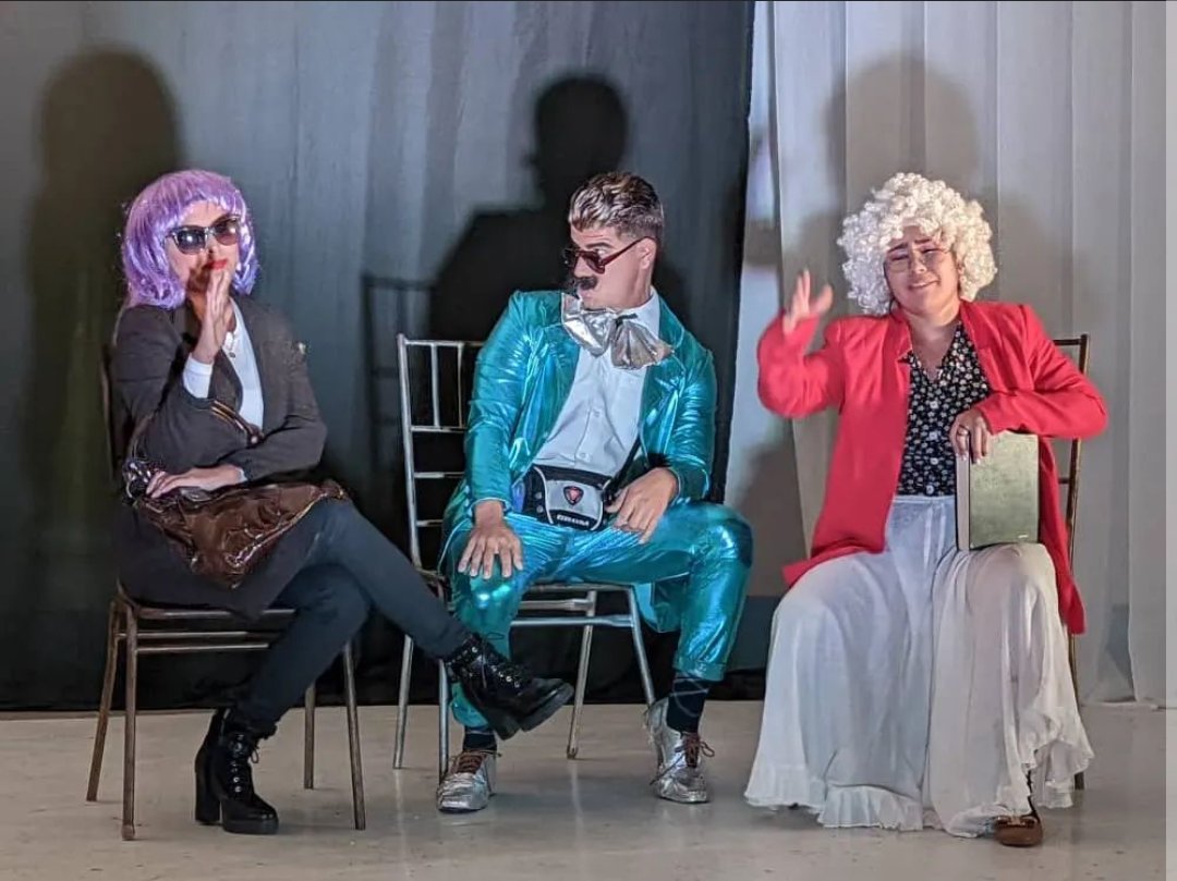 Dos grandes eventos se presentaron en el municipio #Guanta.

El grupo teatral @losabsurdos_ abrió el telón con la obra "Una Noche de Comedia", una pieza que engalanó la noche a sala llena.

Mientras que el grupo Titiriarte, llevó alegría con su magistral presentación de títeres.