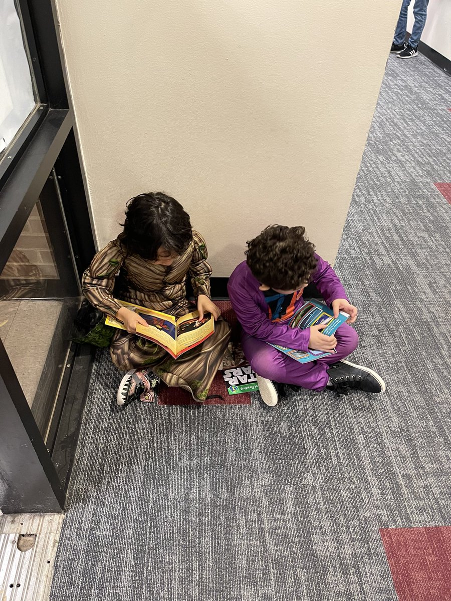nnagle118's tweet photo. We love booooo-ks👻📚👻! RIF distribution in 1st grade! #ReadingisFundamental @UGI_Utilities @BASDEarlyLearn #UGIReads https://t.co/QCd6F5BSCE