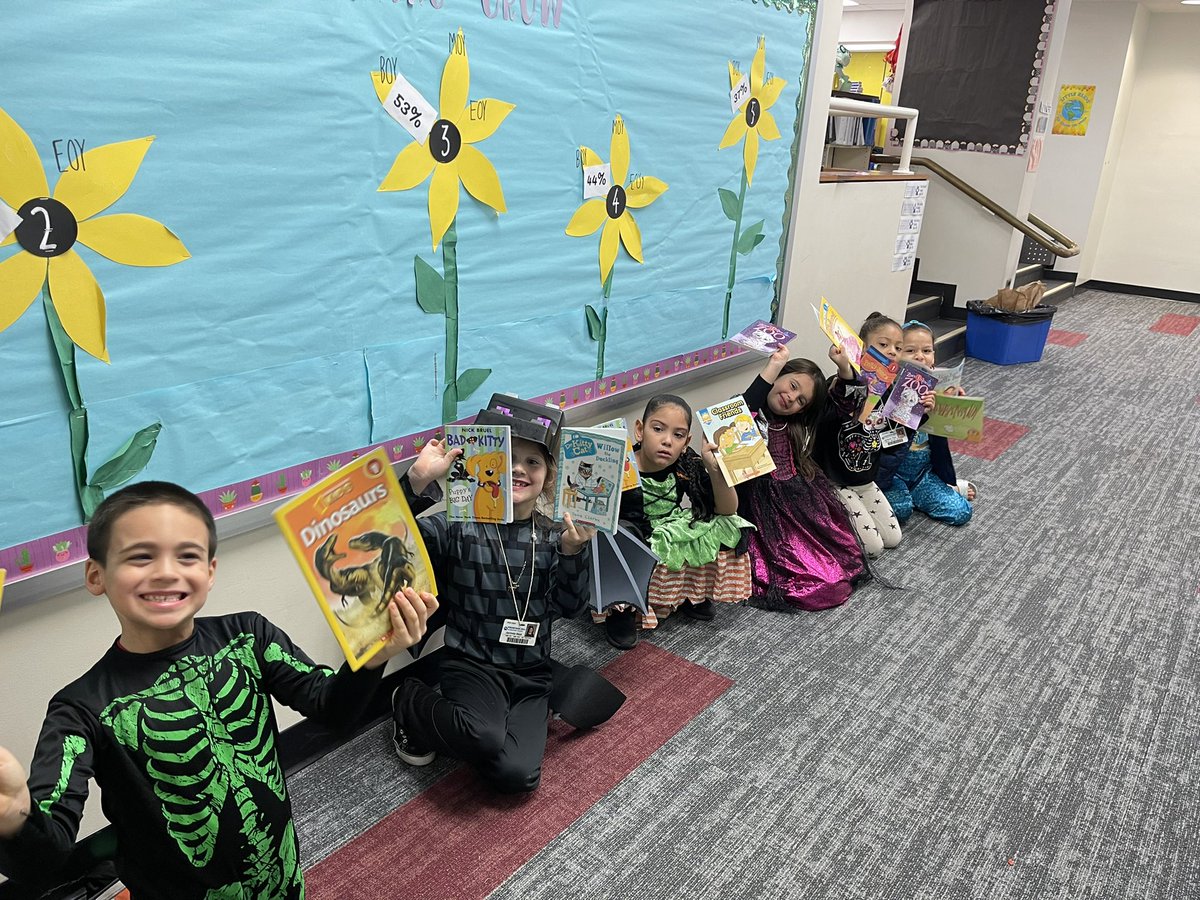 nnagle118's tweet photo. We love booooo-ks👻📚👻! RIF distribution in 1st grade! #ReadingisFundamental @UGI_Utilities @BASDEarlyLearn #UGIReads https://t.co/QCd6F5BSCE