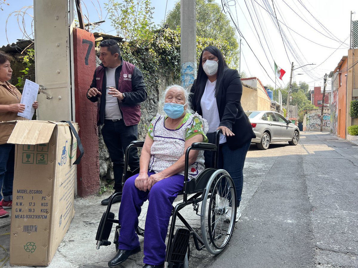 ParticipacionT's tweet photo. ❗𝐄𝐧𝐭𝐫𝐞𝐠𝐚 𝐝𝐞 𝐒𝐢𝐥𝐥𝐚𝐬 𝐝𝐞 𝐑𝐮𝐞𝐝𝐚𝐬 𝐲 𝐞𝐧𝐬𝐞𝐫𝐞𝐬 𝐝𝐞 𝐩𝐫𝐢𝐦𝐞𝐫𝐚 𝐧𝐞𝐜𝐞𝐬𝐢𝐝𝐚𝐝 ❗

Para nuestra jefa de gobierno @Claudiashein es una prioridad brindar servicio a favor y bienestar de las personas en situación vulnerable. 1/2 https://t.co/LRs8U8G89m