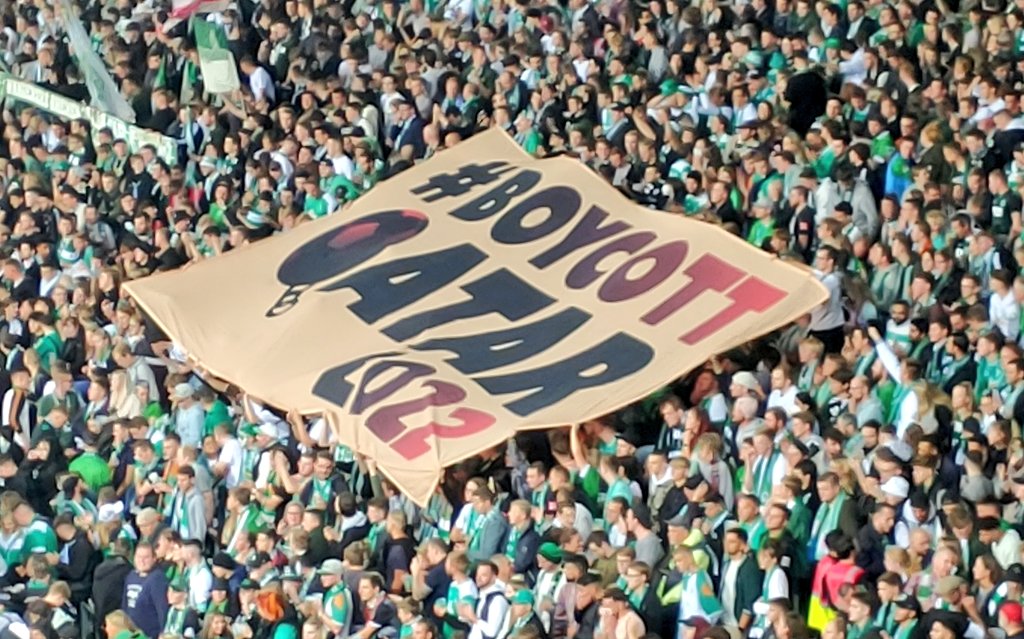 Unsere Blockfahne - Freitagabend im Weserstadion im Einsatz!
#BoycottQatar2022 
#nichtunserewm