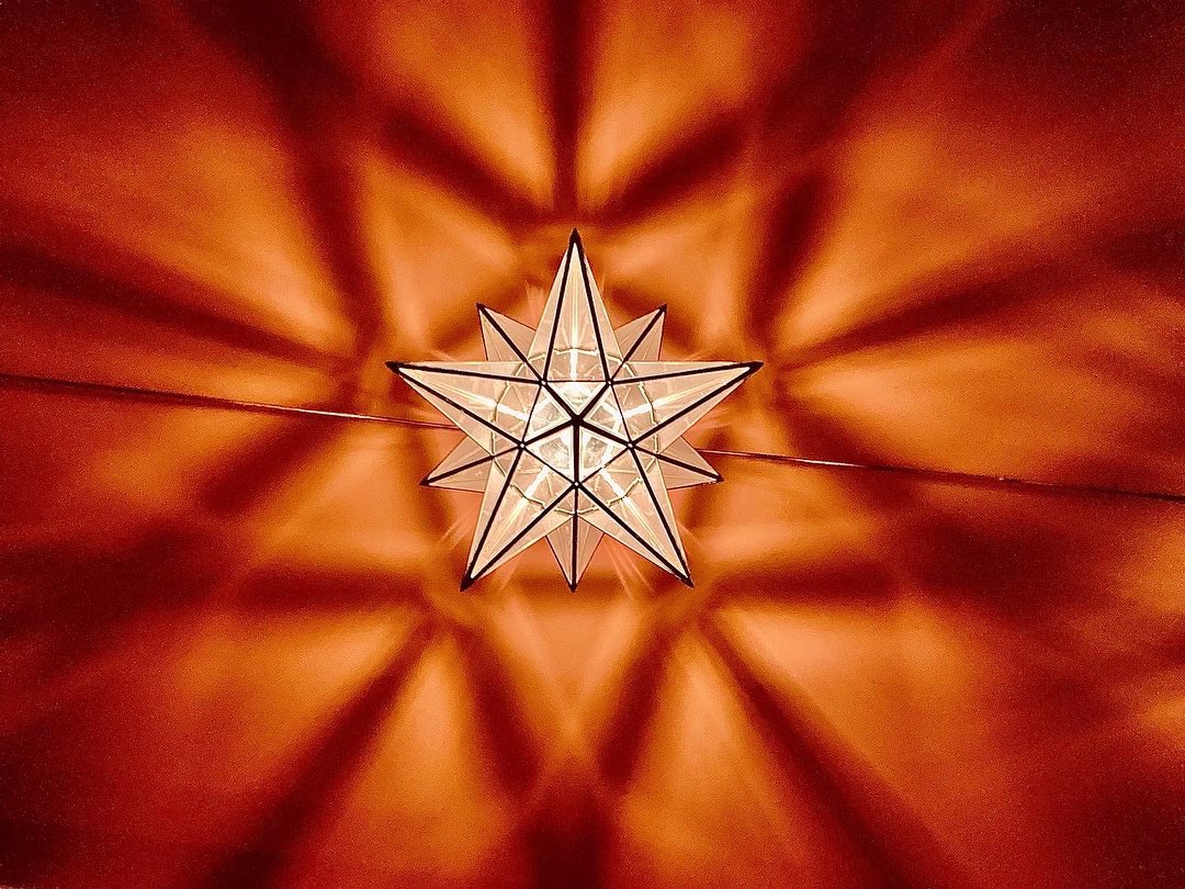 tdpphotography1's tweet photo. Pictures of the day.  A definite Friday feel to this.   It’s in Cobrizo Lounge Newbury. From our visit last weekend.  I just love the lights and decor. @theLOUNGERS #NEWBURY #WestBerkshire #newburyfood #lights #amazinglights https://t.co/9VS2IGjlVo