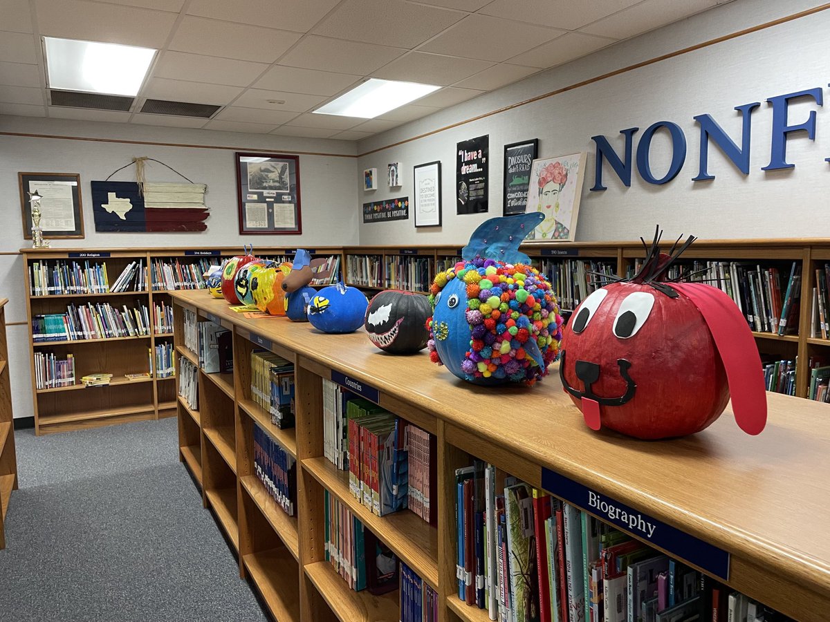 DocAmandaWalker's tweet image. Our book character pumpkin contest was a hit! #rugelallin