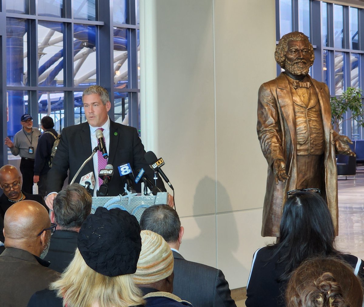 Honored to dedicate this statue of Frederick Douglass at the @ROCAirport that bears his name today. We are forever guided by his legacy. Special thanks to Frederick Douglass Historical Committee and the Frederick Douglass Family Initiatives for making this monument possible. https://t.co/sQUfY8hJU1