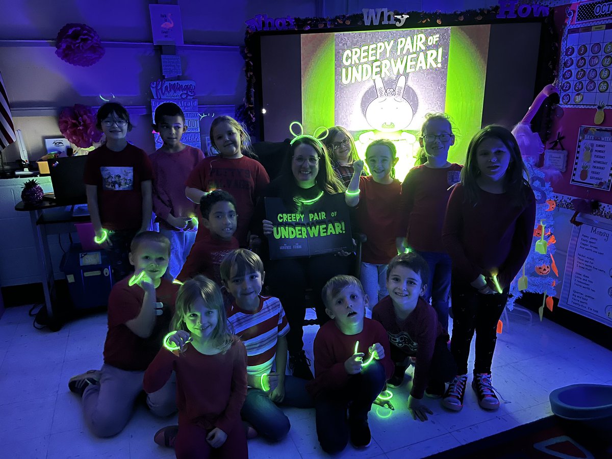 BDavidson007's tweet photo. What a fun afternoon reading Creepy Underwear in the dark with black lights!!! #GlowInTheDark #FirstGradersRick @areynoldsbooks https://t.co/S7aUTJlN3E