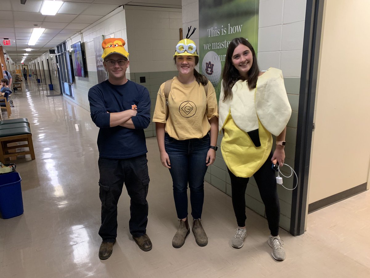 brantef's tweet photo. Spooky Stream Clean Up with @coveryoursoil & the CSES grad students #litter #Halloween #streamcleanup #PMC https://t.co/oI4ObVTIo7