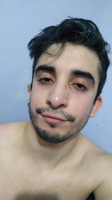 10 horas trabajando con este calor de mierda ! https://t.co/Iy9qaTx9HK