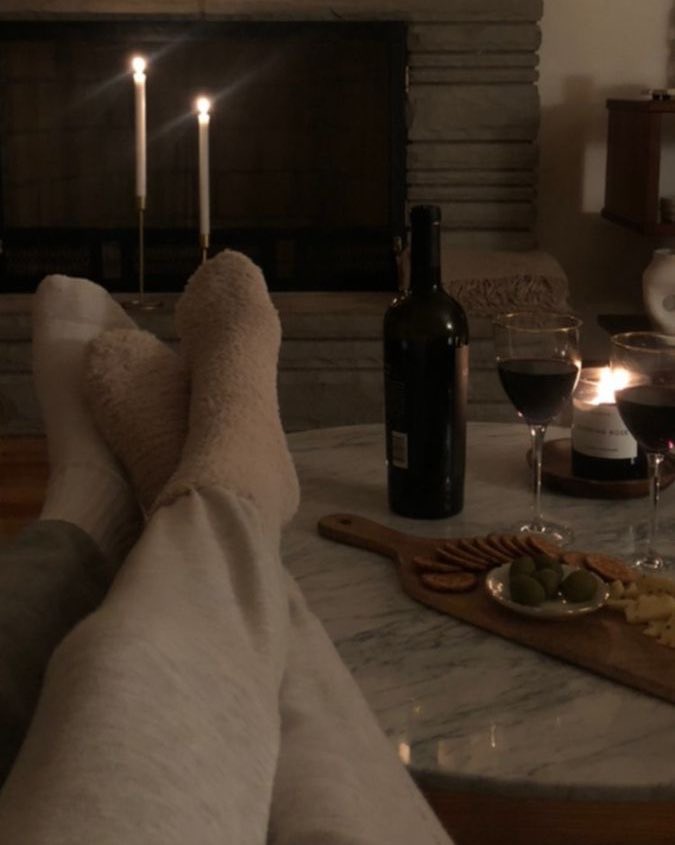 girlinfairy's tweet image. i’m ready for cozy + warm christmas evenings 🧦🌲🌨️