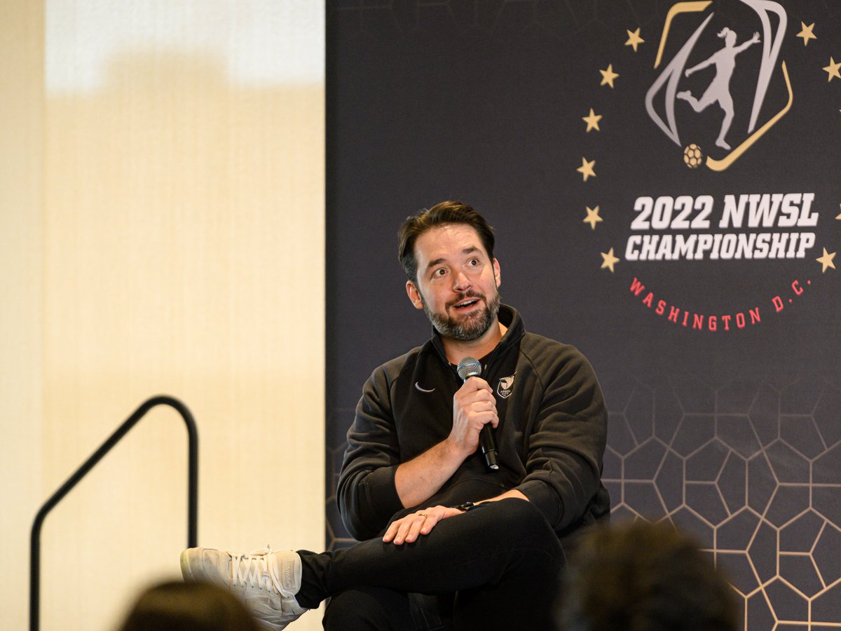 sevensevensix's tweet photo. Today, @alexisohanian spoke at the @NWSL's #ScoreMoreForTitleIX Summit in D.C. about the future of women's soccer ahead of the NWSL championship match this Saturday night.
Also spotted: @weareangelcity merch 👼👇 https://t.co/Jq8OxomAGq