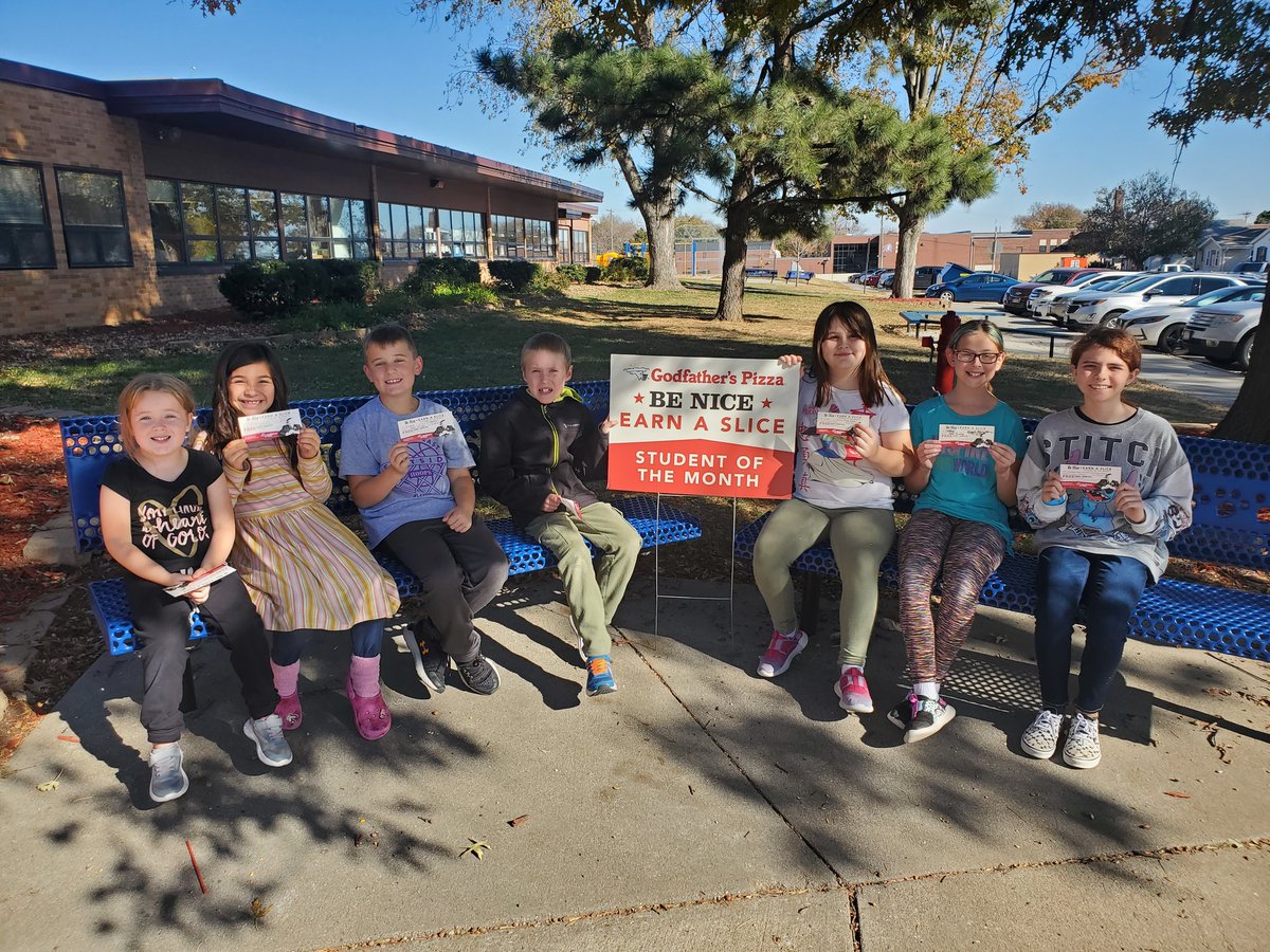 CougarsCE's tweet photo. Look at these nice kids!! We are so proud of Jaxon H., Rylee, Mia, Jaxon W., Kenneth, Evelyn, Addison and Lillian for being October's Godfather's Be Nice Earn a Slice winners ! Way to go!! @BellevueSchools #ilovepublicschools #drivingwithsynergy https://t.co/Oijzv5mOcK
