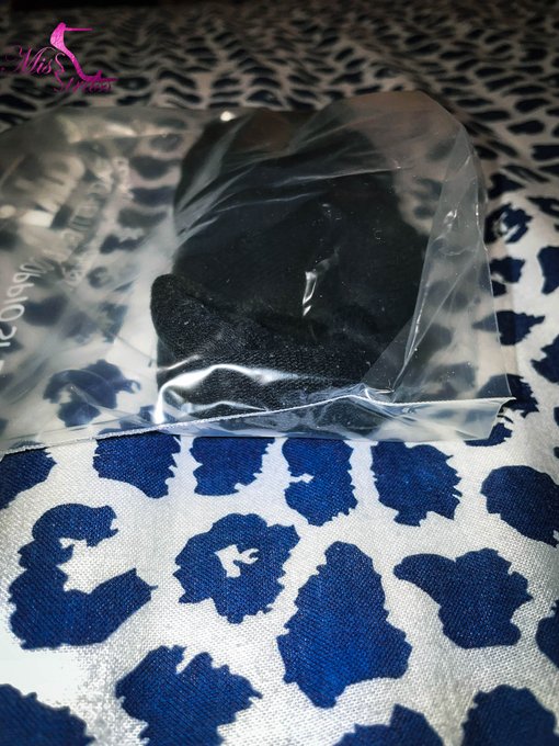 Chi vuole sapere com &egrave; l odore dei miei piedi? who wants to smell my feet?😜 vinted https://t.co/LNjfzR3LjL  #onlyfans<a href="/tag/sexy"class="tags"><span>#sexy</span></a><a href="/tag/porn"class="tags"><span>#porn</span></a><a href="/tag/femdom"class="tags"><span>#femdom</span></a><a href="/tag/feet"class="tags"><span>#feet</span></a><a href="/tag/fetish"class="tags"><span>#fetish</span></a><a href="/tag/socks"class="tags"><span>#socks</span></a><a href="/tag/foot"class="tags"><span>#foot</span></a>