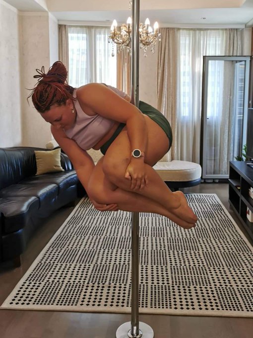 These are my achievements in two months of training. #poledance #poledancing https://t.co/PLxP2Eklha<a href="/tag/poledancing"class="tags"><span>#poledancing</span></a><a href="/tag/poledance"class="tags"><span>#poledance</span></a>