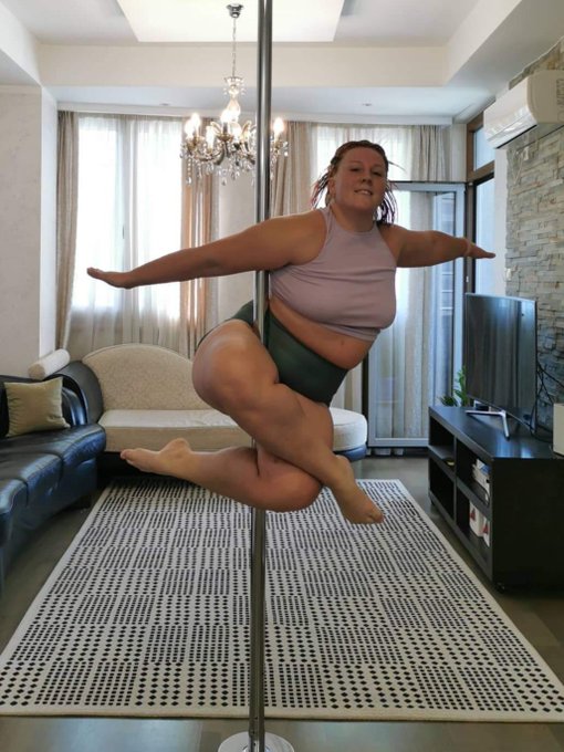 These are my achievements in two months of training. #poledance #poledancing https://t.co/PLxP2Eklha<a href="/tag/poledancing"class="tags"><span>#poledancing</span></a><a href="/tag/poledance"class="tags"><span>#poledance</span></a>