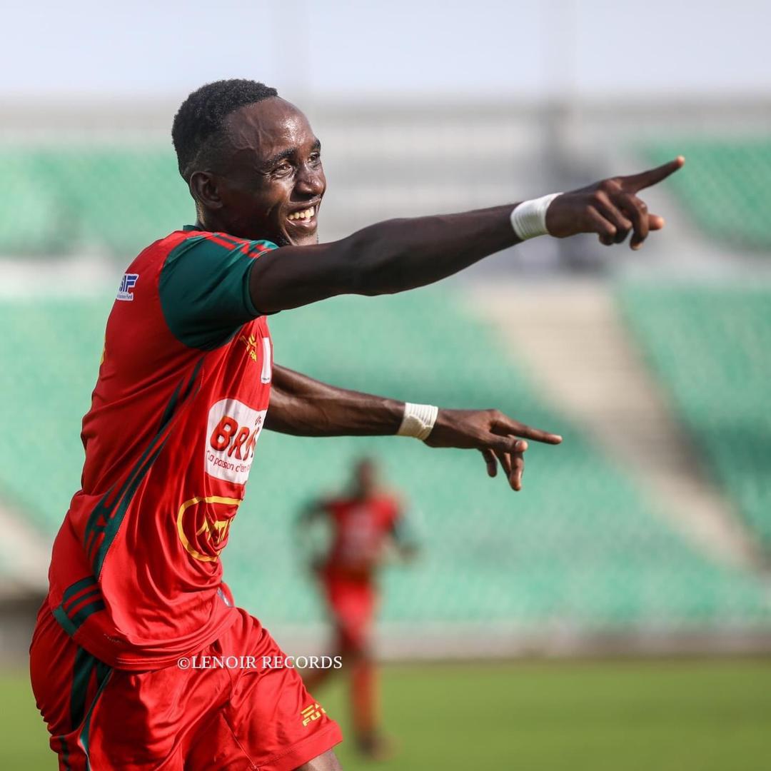EyangoPriso's tweet photo. Twitta !!!!
Le moment que nous attendions est ENFIN arrivé.
Demain, retrouvons-nous au stade militaire pour notre sortie à 16h:00
On continue de bosser tout en restant humble.
#Eyango https://t.co/BsBLflS2Pv