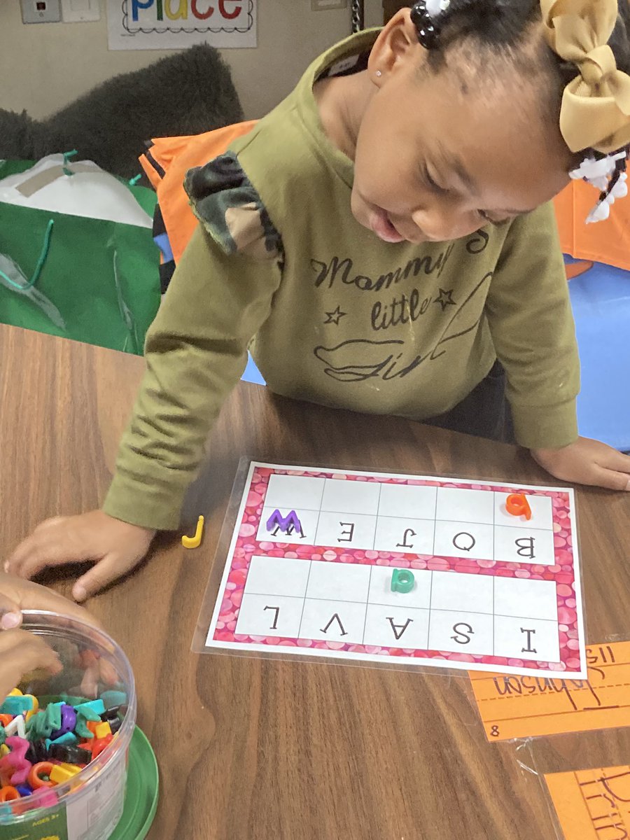 msedbostic's tweet photo. #SAFWork Hi ho hi Ho it’s off to @wrefama we go! Mrs J Mallory was starting off practicing her stations with her kindergartners. The students explained their books some matched their lower and upper case letters. There were clear expectations and high engagement! https://t.co/dE8PfVbAZ7