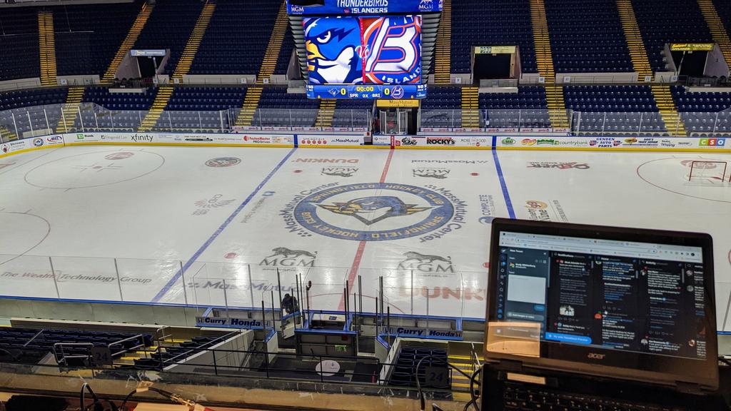 Honored to be filling in for <a href="/RyanSmithHockey/">Ryan Smith</a> as the <a href="/ThunderbirdsAHL/">Springfield Thunderbirds</a> host <a href="/AHLIslanders/">Bridgeport Islanders</a> at 7:05 on <a href="/WHYN560/">NewsRadio 560/98.9 FM WHYN</a>. 

First AHL call since my time ended in Bingo in 2017. Spent many nights in this great rink as a broadcaster, but as a fan, saw the Calder Cup hoisted here back in 1991.