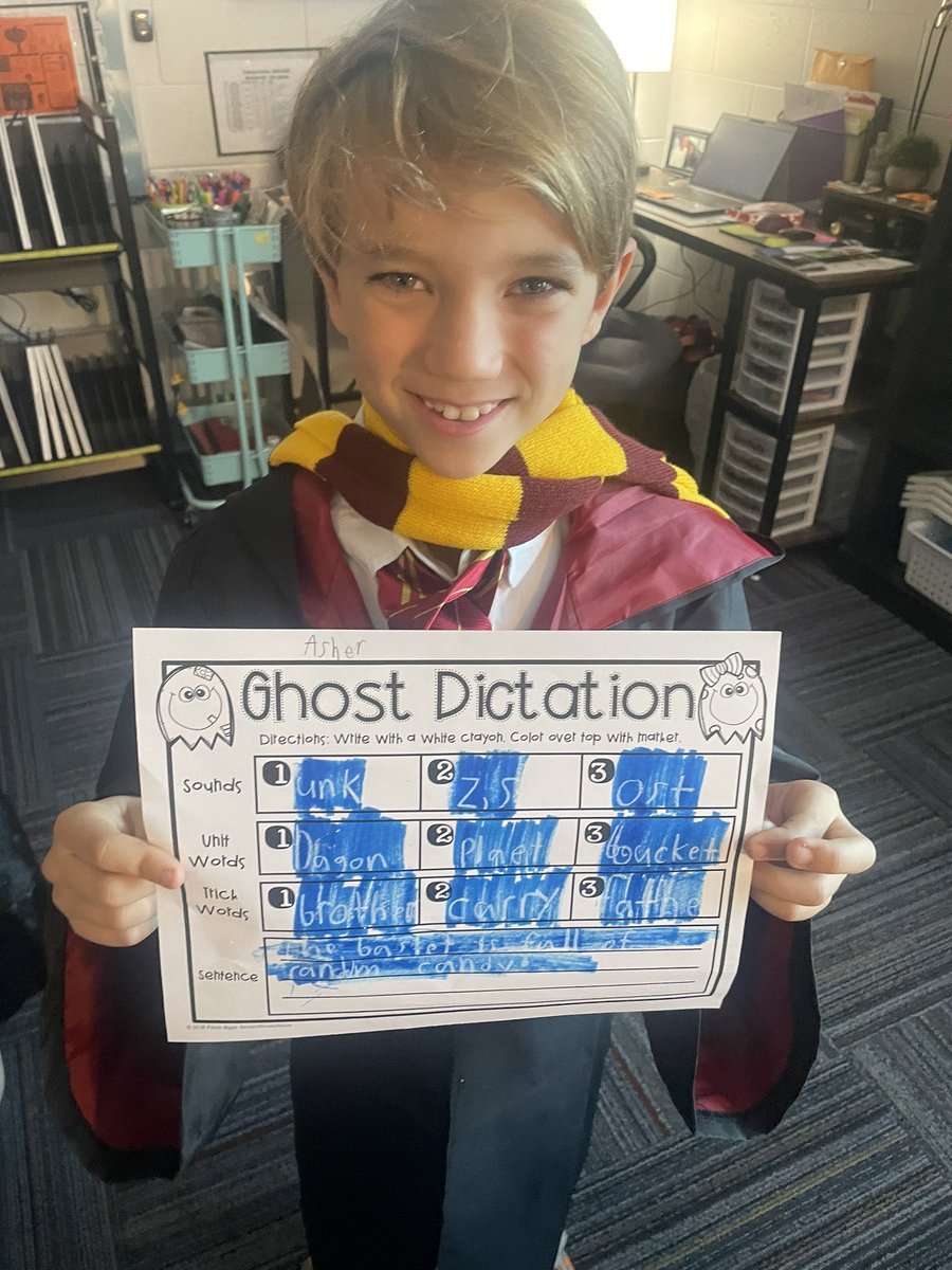 mrsbtrimm's tweet photo. Try this fun multi sensory activity: dictation, students write in white crayon then โrevealโ answer using marker ๐๐ #phonicsinaction @McAllister_ES https://t.co/2ej0QXXLEi