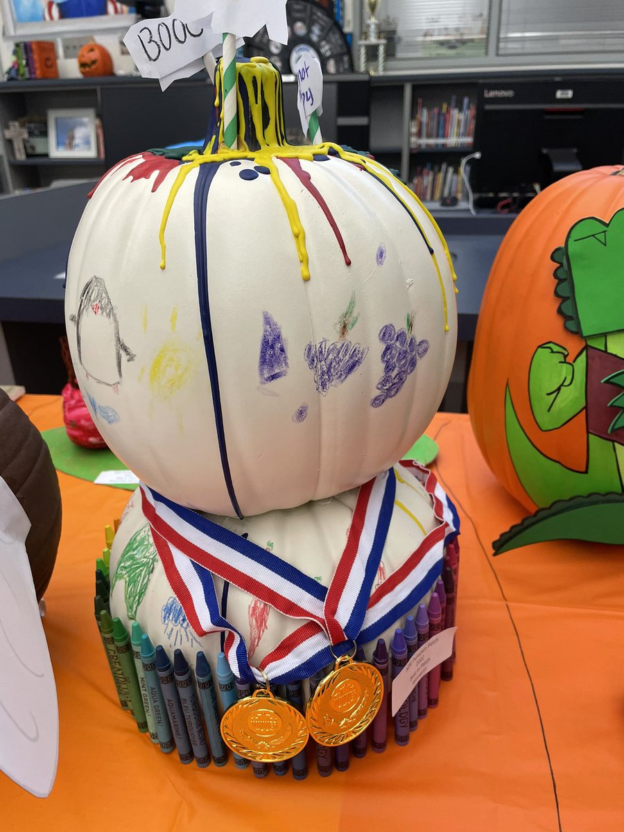 KDE 🎃 Library Pumpkin Patch “Best in Patch” winners! So many amazing books represented &amp; such incredible creativity! Thanks to all student who participated this year! #kdepride