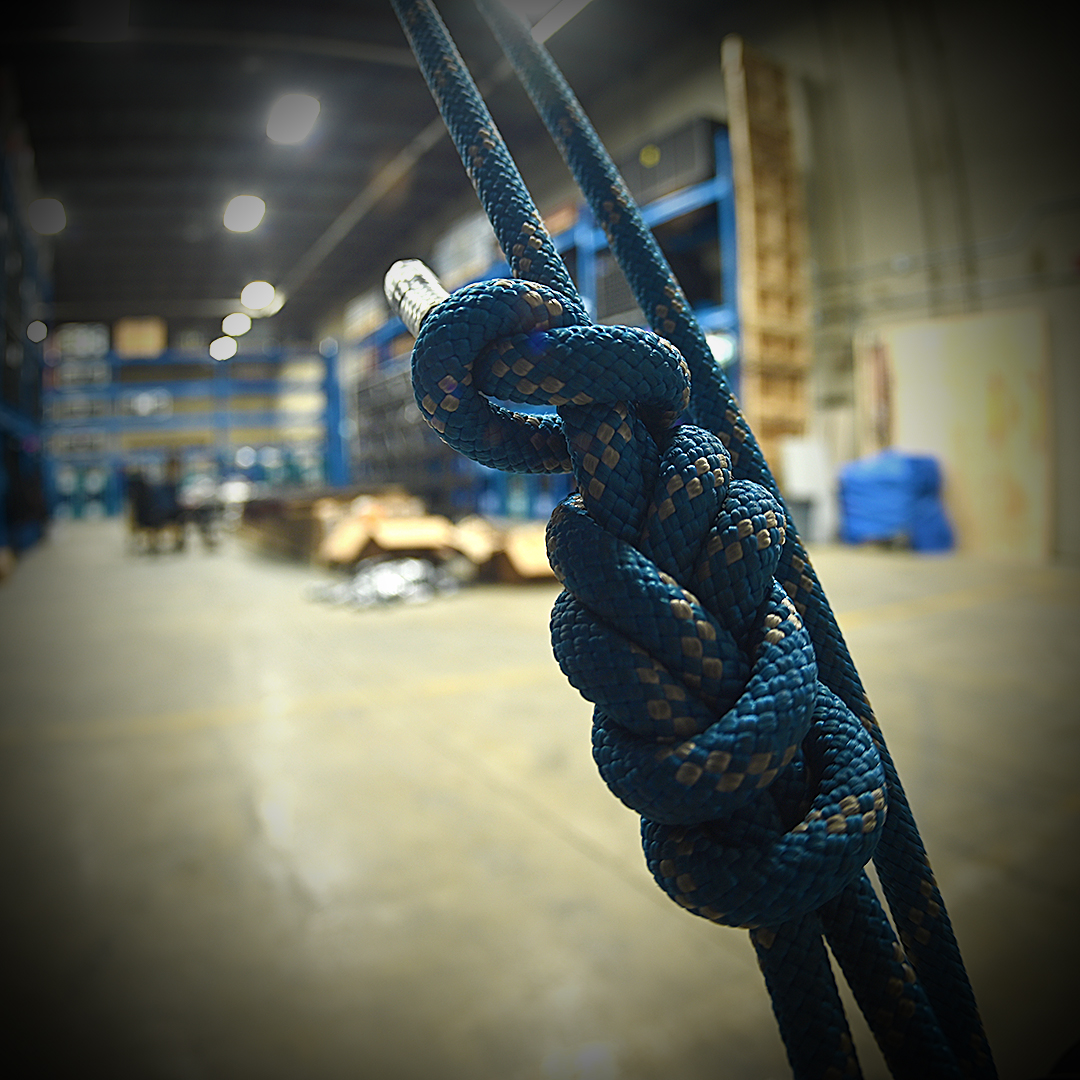 RiggitServices's tweet photo. Name that knot! Attention to detail is essential, as is knowing your knots.

#riggit #riggitservices #riggitstaff #rigging #animation #sailing #rig #ropeaccess #ppe #safety #staysafe #workwear #production #riggingrope #theatre #stage 

https://t.co/t9Xqh8sleI https://t.co/y0JlQ0PGSt
