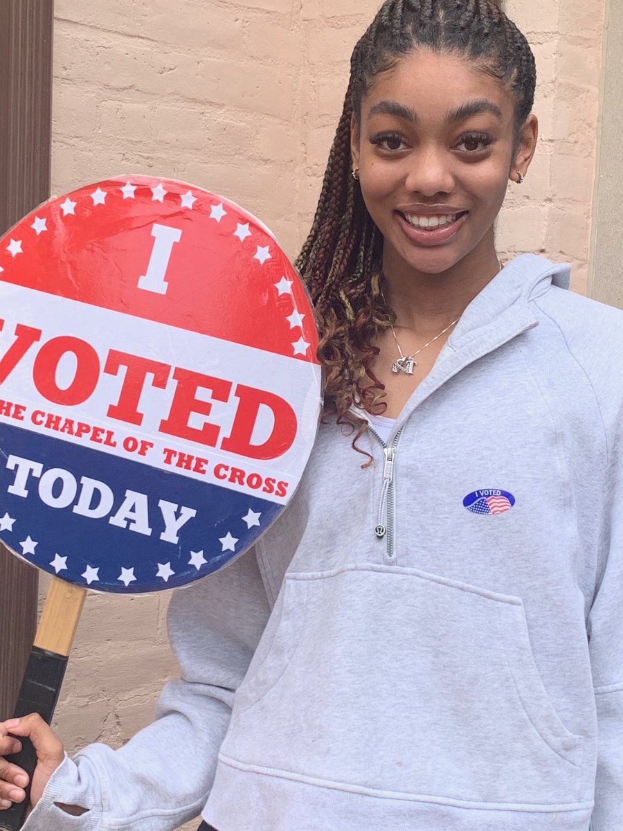 uncwbb's tweet photo. Weekend to-do list? GO VOTE! 🗳🇺🇸
In North Carolina, early voting runs til Nov. 5 and you can register on-site. State-wide info on locations is here: https://t.co/KgkpLWuhWf
Orange County polling places are open Sat 8-3 and Sun noon-4
#GoHeelsGoVote https://t.co/ipg6yrdRG4