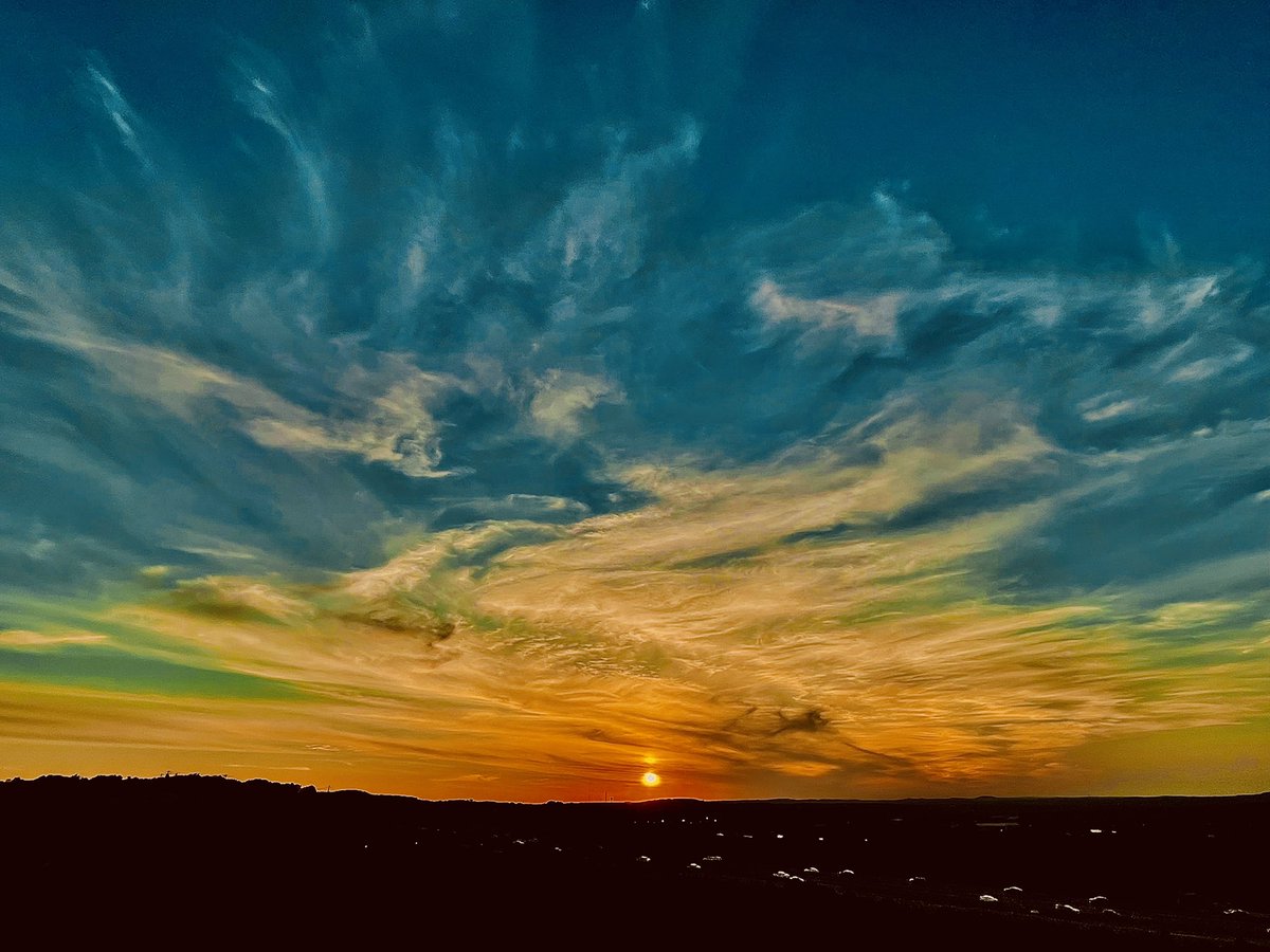 CapitalSunset's tweet photo. Just created my Twitter account today. #newtotwitter #AustinSunset #Sunset https://t.co/7p6ix33qSG