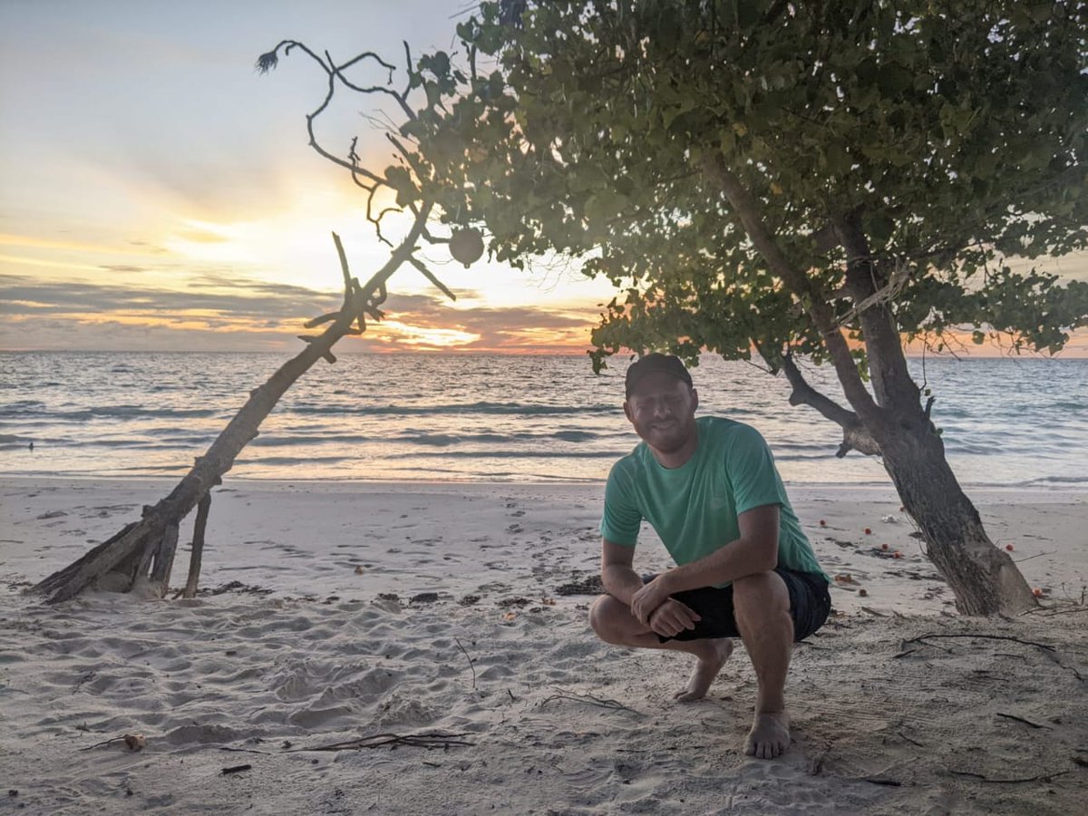 NazakiResidence's tweet photo. Stay at Nazaki Residences in Maldives and see the beach sunset every evening. 
https://t.co/xfWYm21gw2
#Maldives #Maldivas #Malediven https://t.co/SYEWcKHzmS