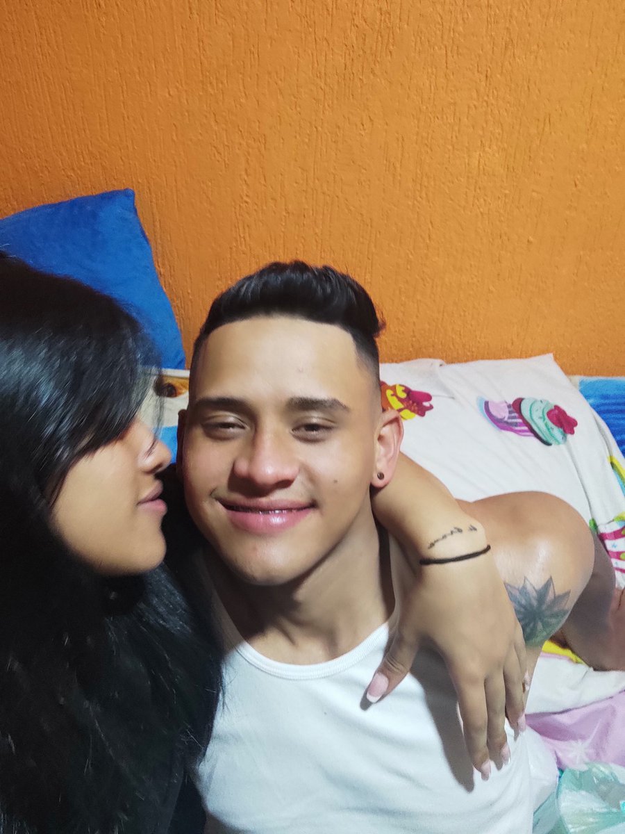 sugaaaaaaarlu's tweet photo. así estoy https://t.co/Gj8J5Bu8WR