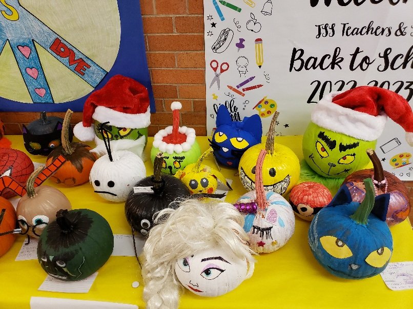 JohnnyCougar's tweet photo. Which "Literary Pumpkin" is your favorite?  How many characters can you identify? https://t.co/0MgXepzCF2