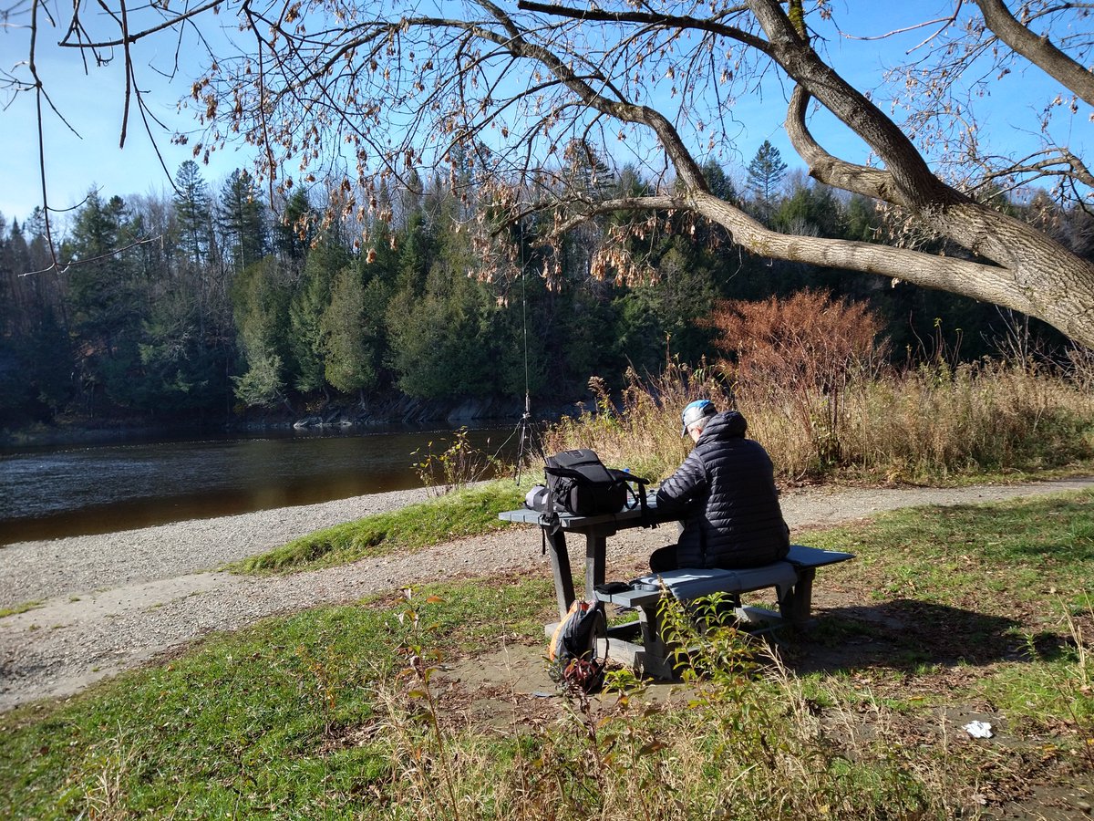 velodaniel's tweet photo. Doing #pota #parksontheair with a beautiful sunny day (+7c). In the first 8 mins: 15 QSO, 5x P2P, 2x DX (F4, CU3). 🤪 I love it! #hamradio #AmateurRadio #VE5073 #roomwithaview #xieguG90 #20watts #slidewinderDX #m1ecc #militaryfoldablewhip #noneedforcontest 😉 Tks to the Hunters! https://t.co/ygZFRS0sCc