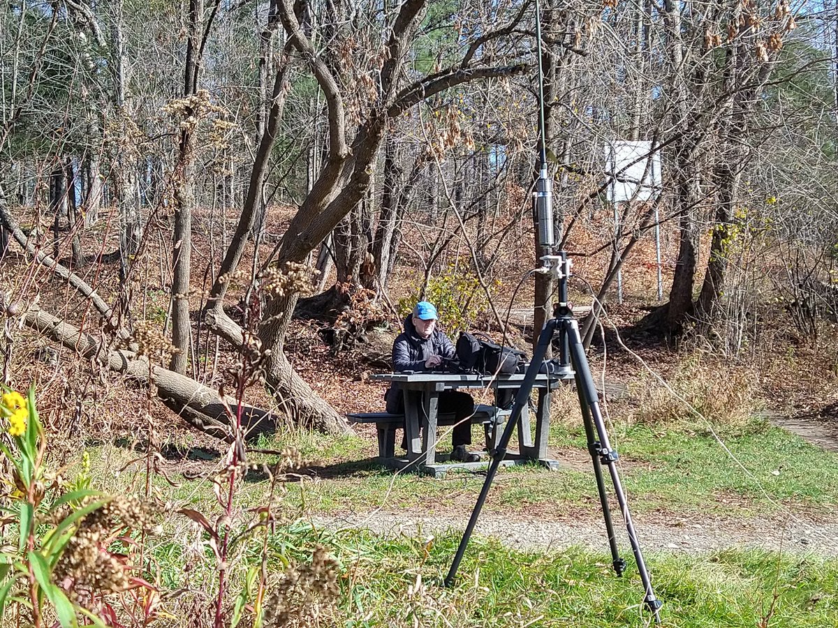 velodaniel's tweet photo. Doing #pota #parksontheair with a beautiful sunny day (+7c). In the first 8 mins: 15 QSO, 5x P2P, 2x DX (F4, CU3). 🤪 I love it! #hamradio #AmateurRadio #VE5073 #roomwithaview #xieguG90 #20watts #slidewinderDX #m1ecc #militaryfoldablewhip #noneedforcontest 😉 Tks to the Hunters! https://t.co/ygZFRS0sCc