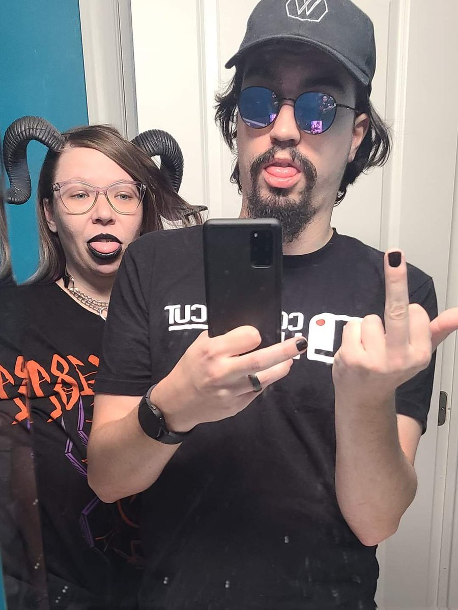 We cute 🖤🎃👻👹🕸🦇💀🐈‍⬛🕷