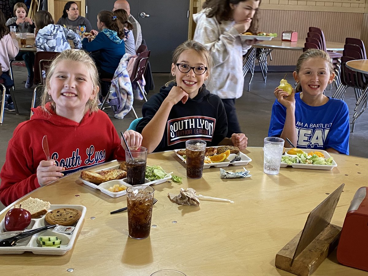 MrsKobesClass's tweet photo. Fun at 5th grade camp! https://t.co/6Iis2yPjn6
