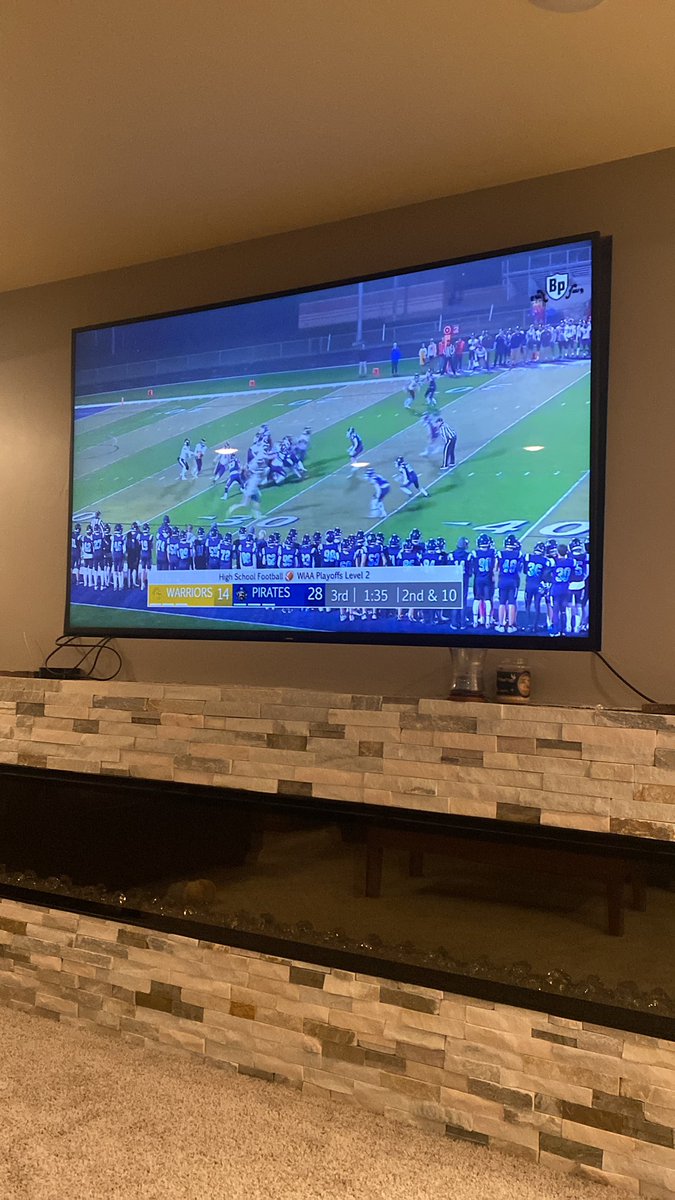 KimShefchik's tweet photo. @VoiceofBP @BayPortHS we are listening! Go Pirates! @BP_Wrestling represents well on @BayPortFootbal1 https://t.co/1BbxjkwLtD
